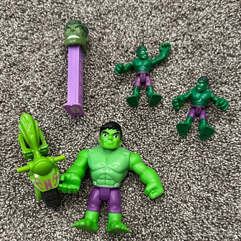 Hulk Action Figure Set - Green and Purple